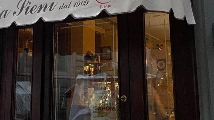 “Spaccate” dei negozi, l’annuncio del sindaco: “Ipotesi fondo per i commercianti”