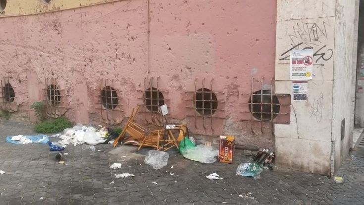 Degrado a Roma, le foto dei lettori / 1