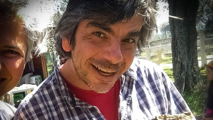 Il maestro che digiuna per salvare la sua scuola: "Il mio metodo funziona, perché volete spegnerlo?"
