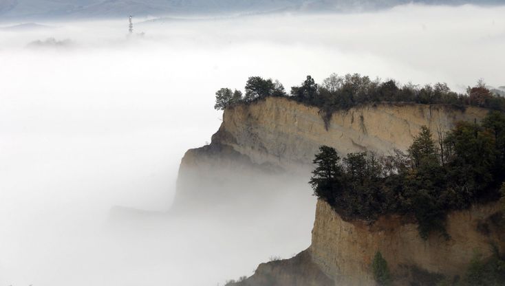La danza della nebbia sulle colline di Bologna