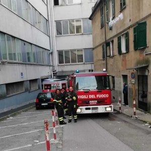 Genova, all'istituto  Rosselli scatta l'allarme antincendio: niente lezioni per gli studenti