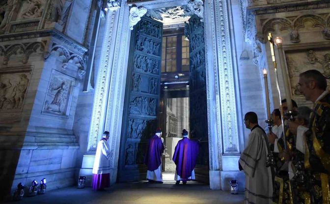 Il Giubileo diventa globale: migliaia di Porte Sante aperte nelle diocesi del mondo