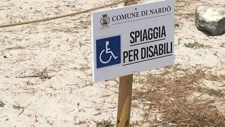 'Spiaggia per disabili', bufera sul cartello nel Salento: "Sembra un ghetto"