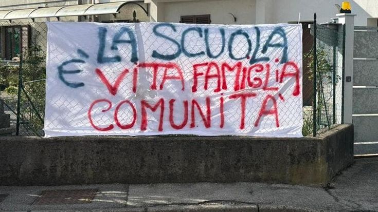 Fino Mornasco, protesta degli abitanti della frazione Socco: “Non toglieteci la scuola elementare”