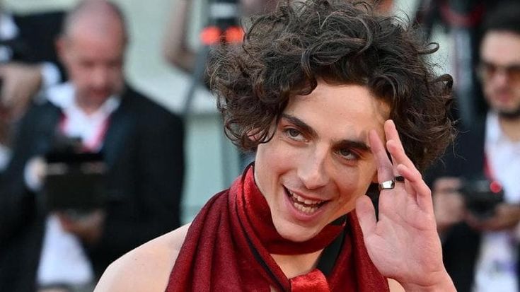 Venezia 80, l’arrivo dei divi e l’attesa dei fan: tutti i segreti del red carpet