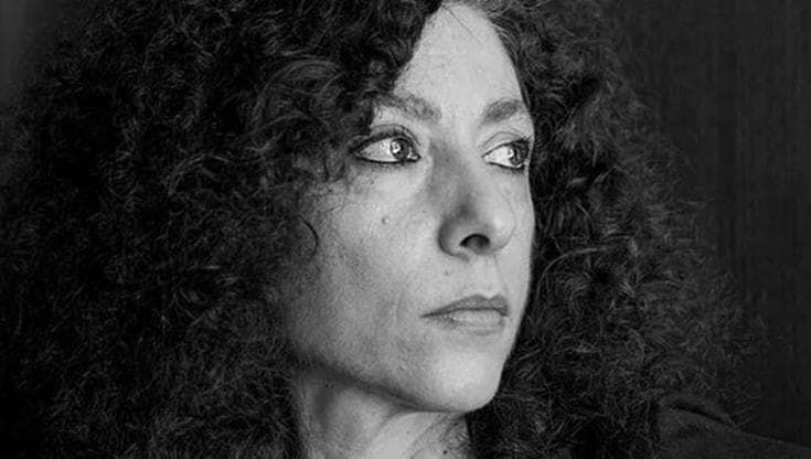 Una donna argentina e la lavastoviglie