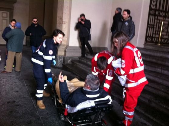Arriva Manenti, cameraman contuso nella ressa