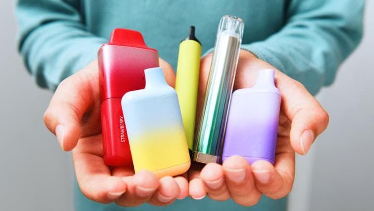 Ragazzi e dipendenza da svapo è allarme: il 30% tra 14 e 17 anni ha usato le ecig nell’ultimo mese