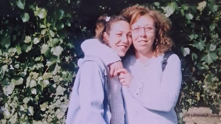 “Mia figlia Tania non si è uccisa. Il suo ex la minacciava da anni, lei aveva paura”