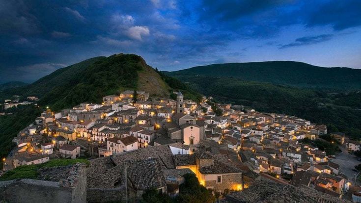 Franco Arminio: “Il futuro è nei borghi, ma servono trasporti, scuola e sanità”