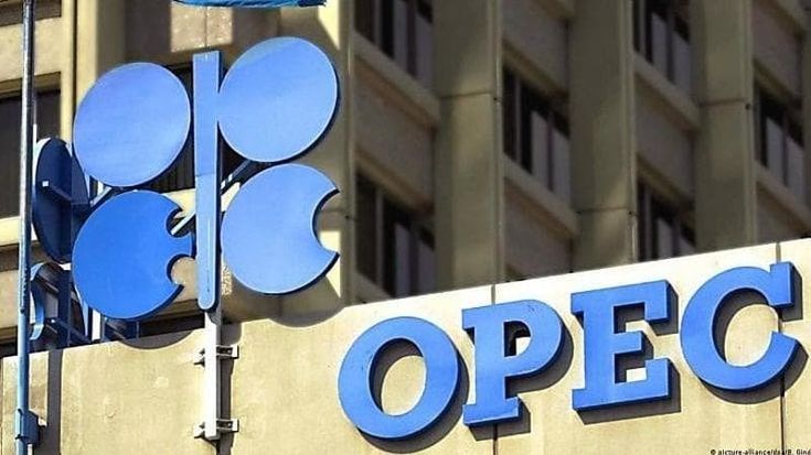 Petrolio, l’alleanza Russia-Arabia non funziona più: l’addio dell’Angola fa scendere i prezzi