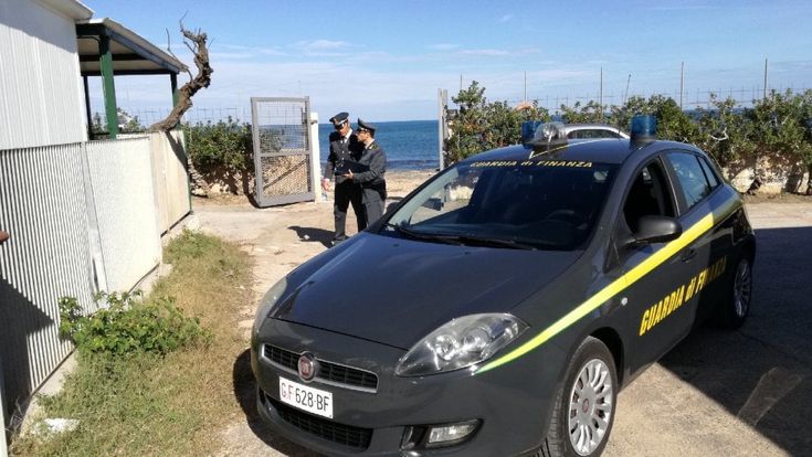 Mola di Bari, scoperto camping abusivo: 56 case sotto sequestro