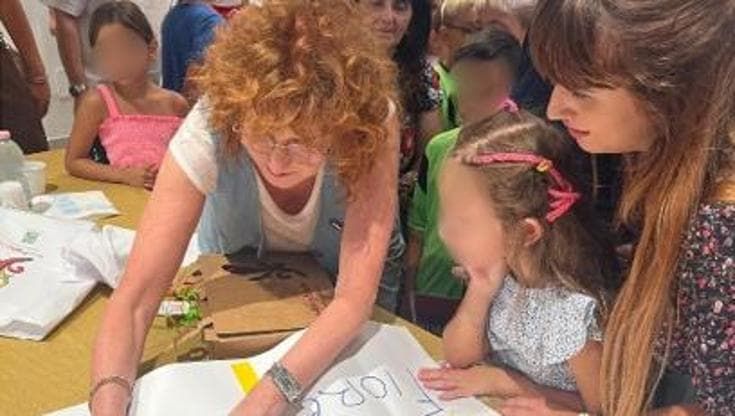Fiorella Mannoia incontra i bambini del quartiere Tamburi di Taranto: “Qui una grave ingiustizia”