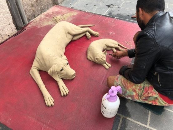 Bari, in via Sparano le sculture di sabbia di Alin