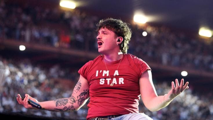 Olly, arriva la prima tournée negli stadi: sette show nel 2027 dopo il trionfo a Genova
