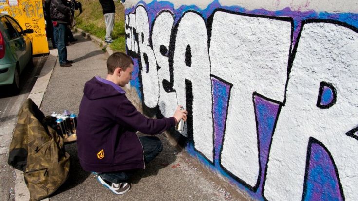 Giovani band e street artist incantano il Serpentone