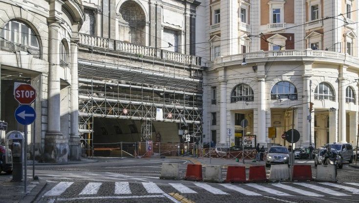 Napoli, Galleria Vittoria, il gip: "No al dissequestro". Il sindaco: "Non ci aspettavamo lo stop"