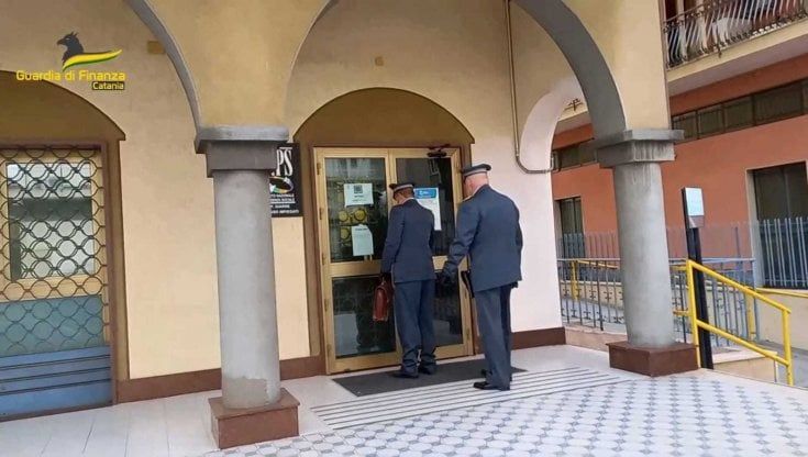 Catania, mafiosi con il reddito di cittadinanza: scatta la denuncia