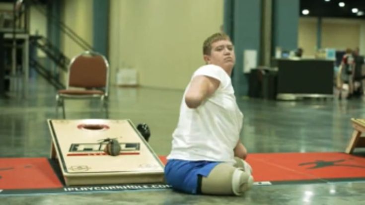 Usa, campione di “cornhole” senza braccia e senza gambe incriminato per omicidio