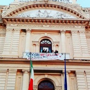 Erdogan a Roma, attivisti occupano la Camera di commercio di Napoli in segno di protesta