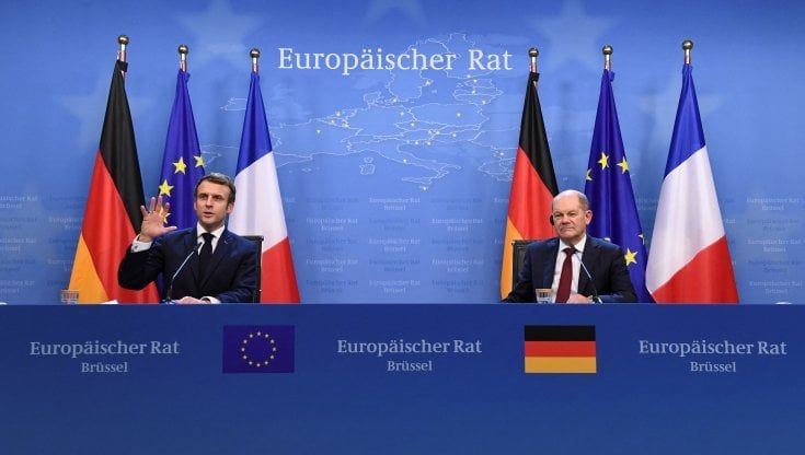 Al Consiglio europeo intesa tra Macron e Scholz: non chiederemo i tamponi a chi arriva dall'Ue 