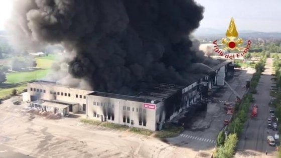 Sette giorni fa l'incendio di Faenza. Il Comune: "Ora potete riaprire le finestre"