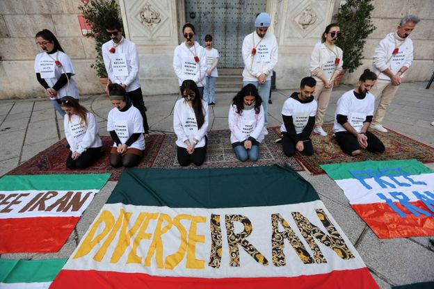 Libertà e diritti per l'Iran, la protesta davanti alla Prefettura