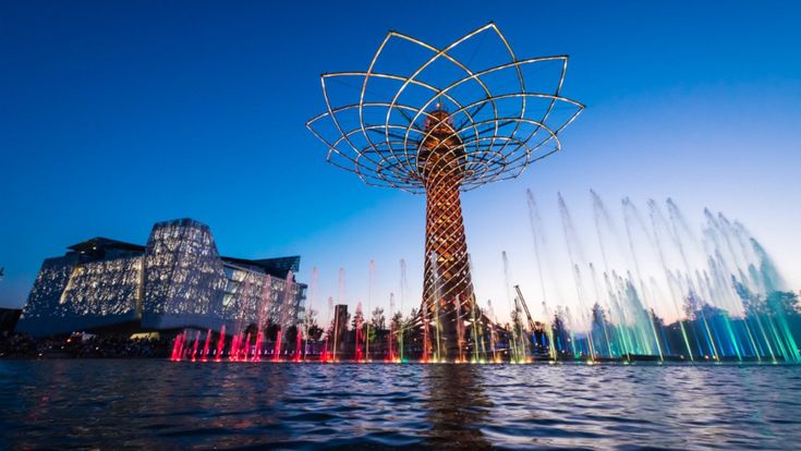 La musica riaccende l'Albero della vita dell'Expo per la Croce Rossa