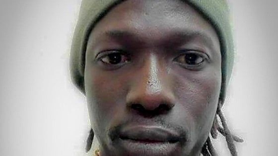 Ivoriano muore al Loreto Mare, “Ibrahim stava male, nessun aiuto” 
