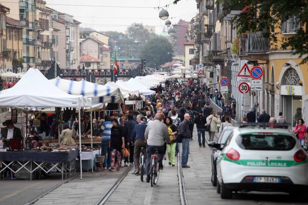Milano, la fiera di Sinigaglia debutta sul Naviglio Grande