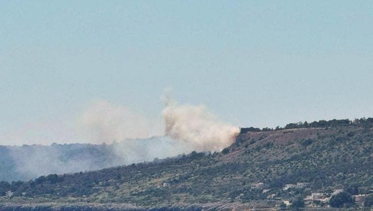 Roghi nel Salento, a Tricase incendio minaccia le case: evacuati residenti e turisti