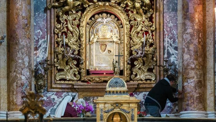 Scontro sulla Madonna di San Luca a scuola: il parroco vuole portarla, i genitori protestano