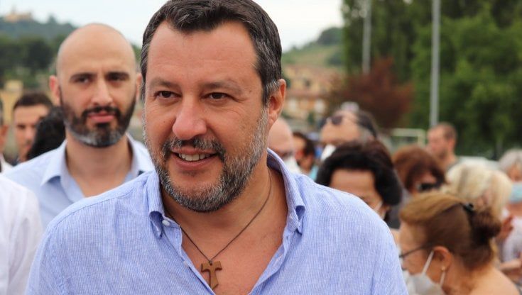 Vaccini, Salvini contro l'ipotesi del governo: "No al Green pass a scuola. Non scherziamo"