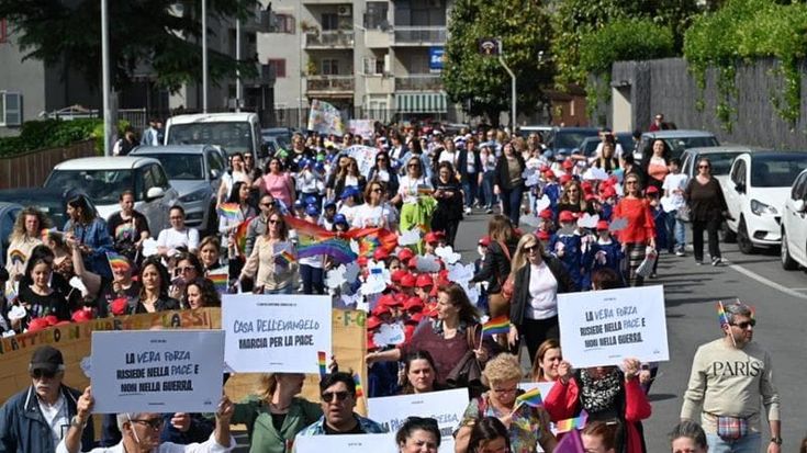 Quarto, studenti in marcia per la pace: "Basta guerra e basta morte"