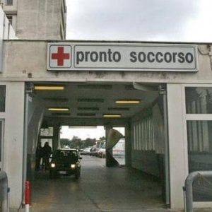 Gallarate, lasciato in attesa in ospedale si suicida: i parenti devastano il pronto soccorso