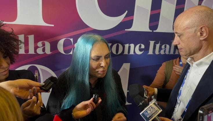 Loredana Bertè riceve il premio della critica Mia Martini: "Mimì, lo riporto a casa"