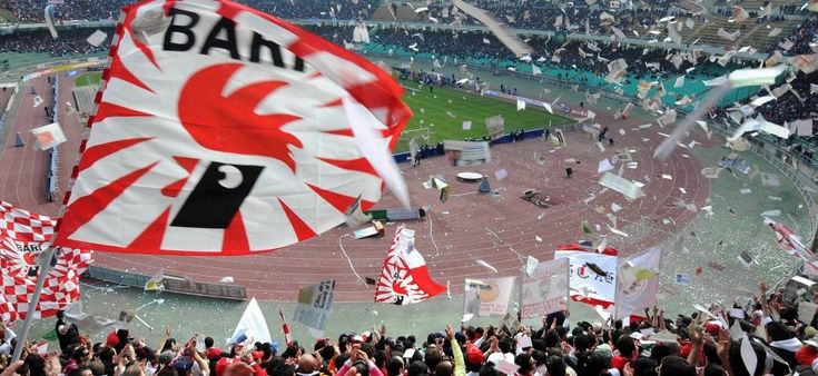 Bari e la sua squadra perfetta: 11 giocatori leggendari e un regalo unico per i tifosi biancorossi