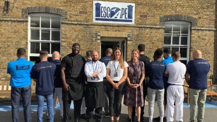 Londra, lo chef italiano che fa corsi di cucina vegana ai detenuti