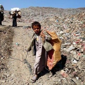 Yemen, un milioni di bambini a rischio, due milioni fuori dalla scuola