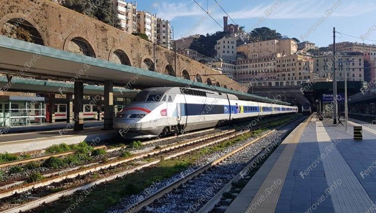 Treni, il dito e la luna