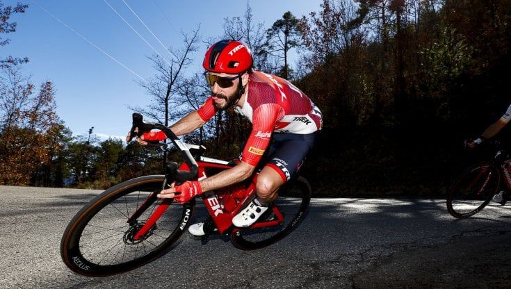 Ciclismo, Catalogna: fratture multiple per Dario Cataldo dopo una caduta