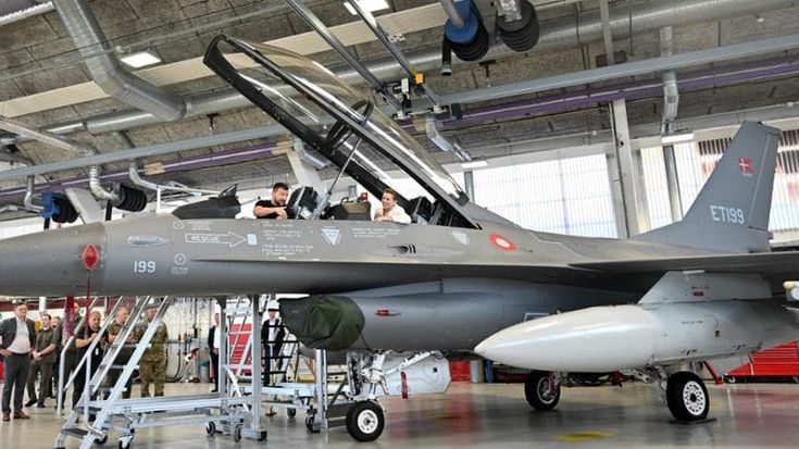 Ucraina, da Olanda e Danimarca 42 F-16: “Le prime consegne entro fine anno”