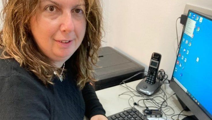Scuole chiuse in Puglia, il dolore di una mamma ipovedente: "Non riesco ad aiutare i miei figli con le lezioni online"