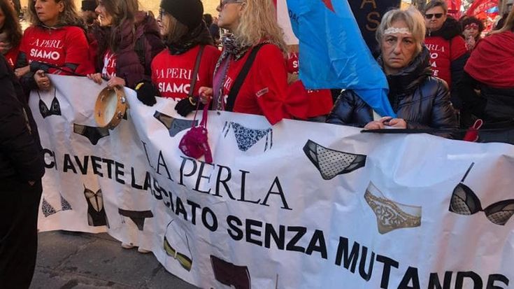 Bologna, 15mila in piazza per lo sciopero generale: “Salvini, ti aspettiamo in Frecciarossa”