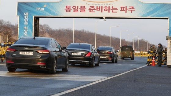 Olimpiadi invernali, al via vertice tra le due Coree. Accordo per riaprire linea rossa militare
