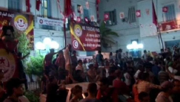 Tunisia: sciopero dopo l'uccisione del leader dell'opposizione