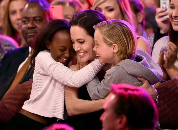 Il ritorno in pubblico di Angelina Jolie: la prima apparizione dopo l'intervento alle ovaie