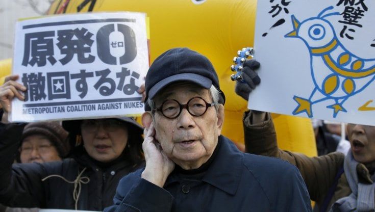 Kenzaburo Oe, morto lo scrittore premio Nobel: i suoi libri e il suo mondo