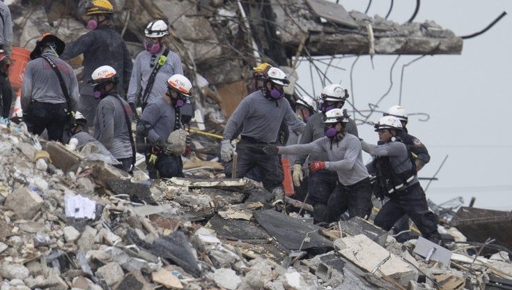 Allarmi inascoltati e testimonianze, ecco cosa sappiamo del crollo del condominio a Miami