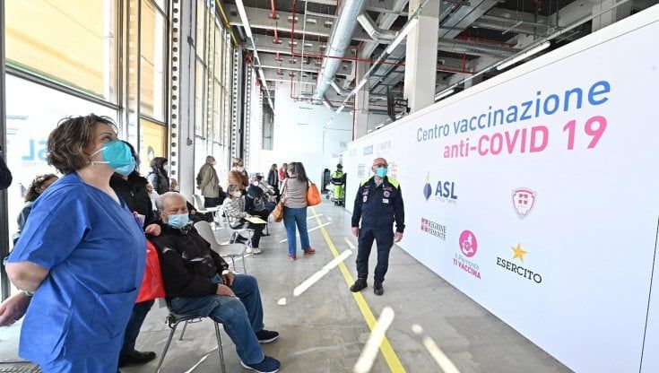 Vaccinazioni, Figliuolo chiede al Piemonte 40 mila dosi al giorno